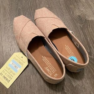 Toms size 6